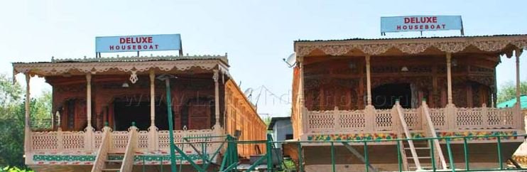 Deluxe Houseboat (Standard) 