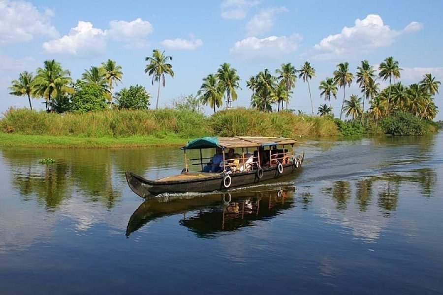3N/4D-(OTIQ-WDLUKD) KERALA HOLIDAY (2N MUNNAR+1N ALLEPPEY)