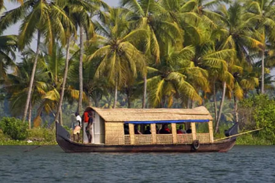 7N/8D- (OTIQ-GOBLV9) KERALA HOLIDAY ( 1N COCHIN+ 2N MUNNAR+ 1N ALLEPPEY+ 1N THEKKADY+ 2N KOVALAM)