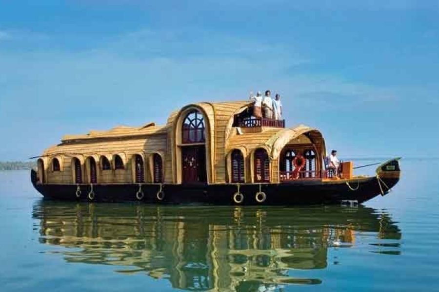 8N/9D- (OTIQ- 75CWHD) DISCOVER KERALA (3N MUNNAR+1N THEKKADY+ 1N KUMARAKOM+ 1N ALLEPPEY+ 2N KOVALAM)