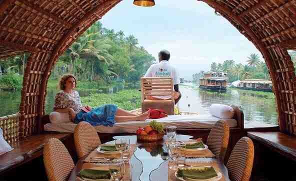 HOUSEBOAT- Deluxe Housebaot