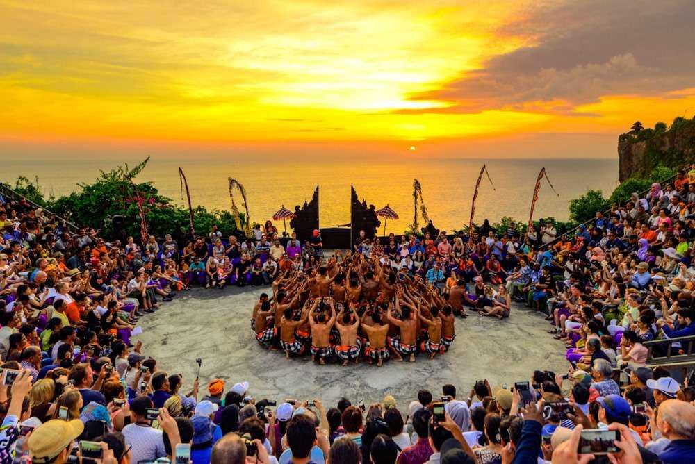 DAY 2 – ULUWATU SUNSET & KECAK DANCE