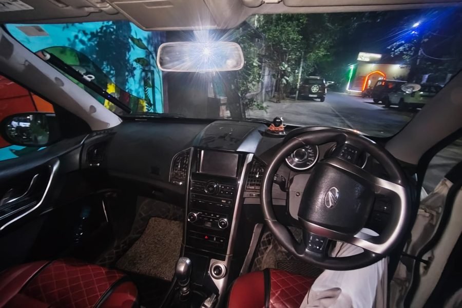 MAHINDRA XUV 500 (OTIQ-ELXIFN) UP6711