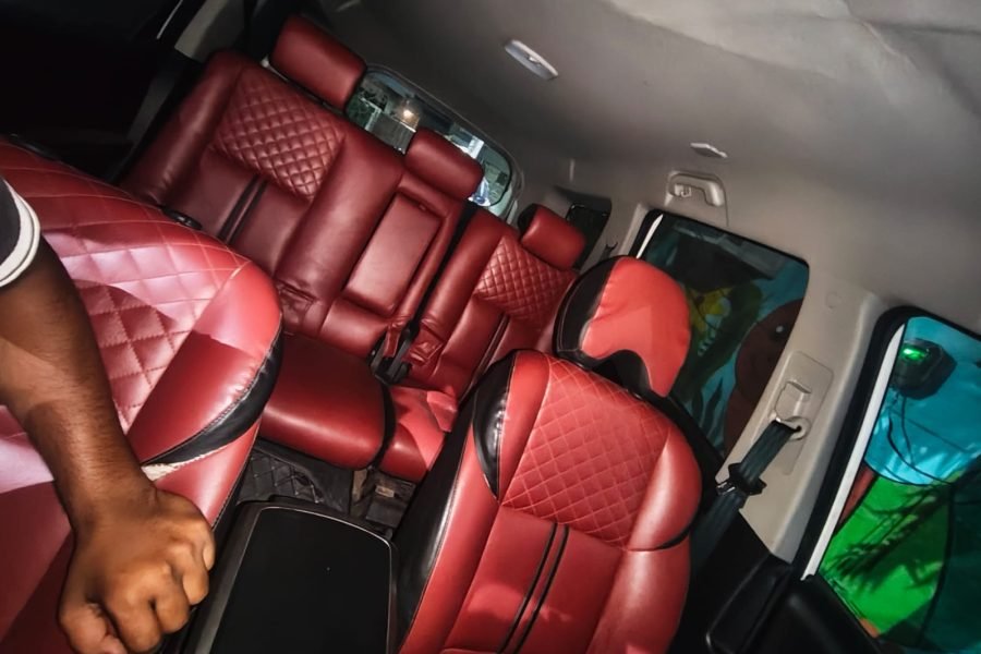 MAHINDRA XUV 500 (OTIQ-ELXIFN) UP6711