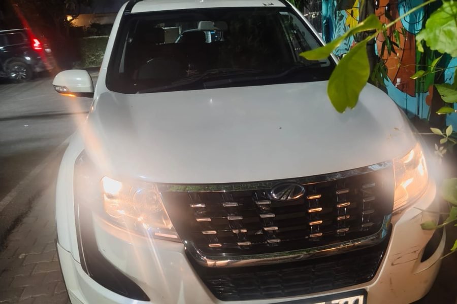 MAHINDRA XUV 500 (OTIQ-ELXIFN) UP6711