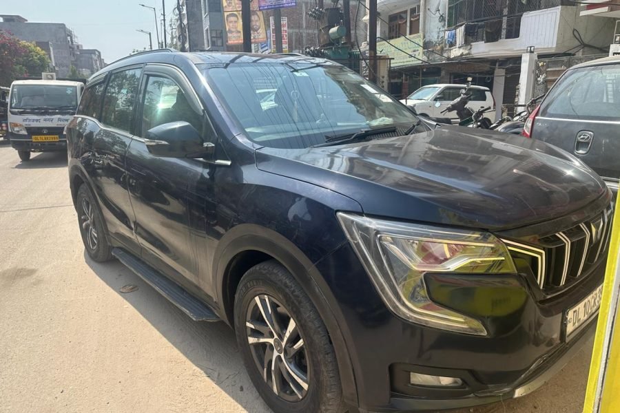 Mahindra XUV 700 (OTIQDL3967)