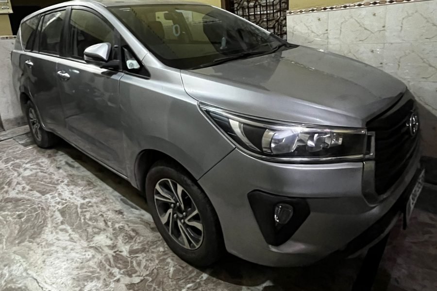 TOYOTA INNOVA CRYSTA (OTIQ-ELXIFN)