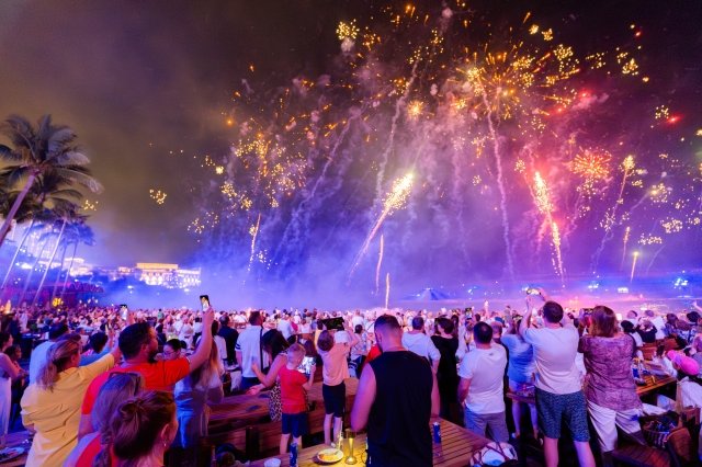DAY 9 — HON THOM • SUNSET TOWN • FIREWORKS