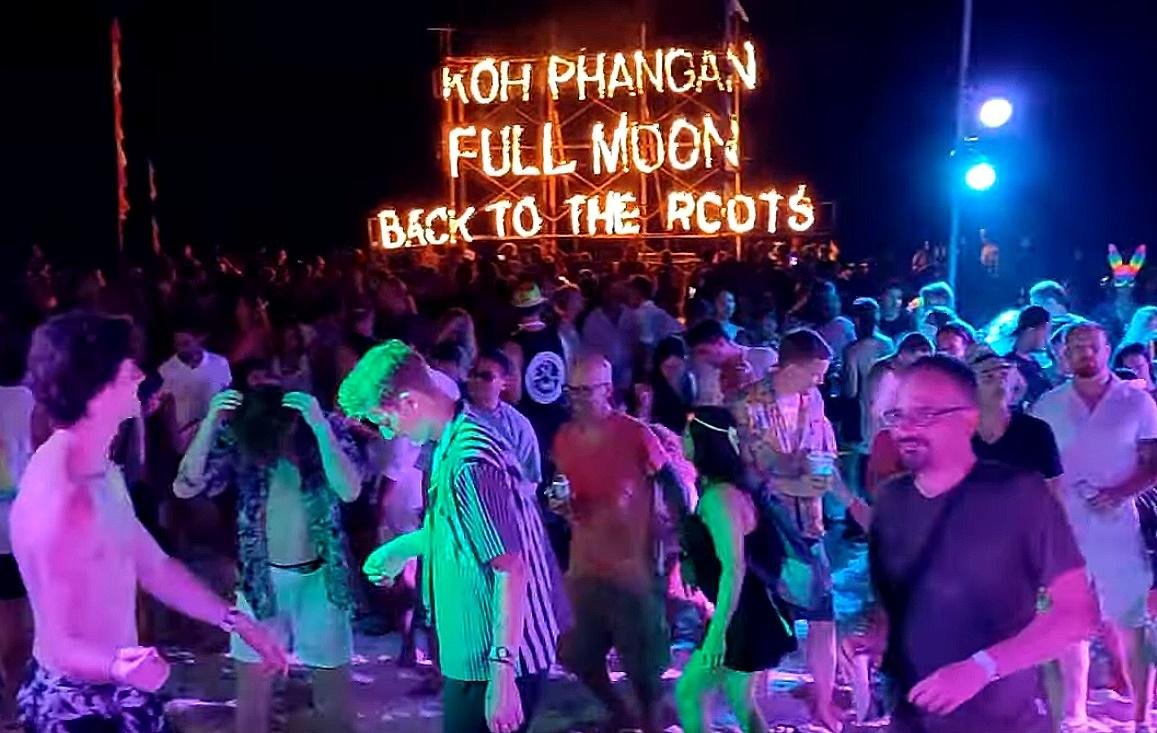 DAY 4 – 24 NOV | PHUKET → KOH SAMUI – FULL MOON PARTY