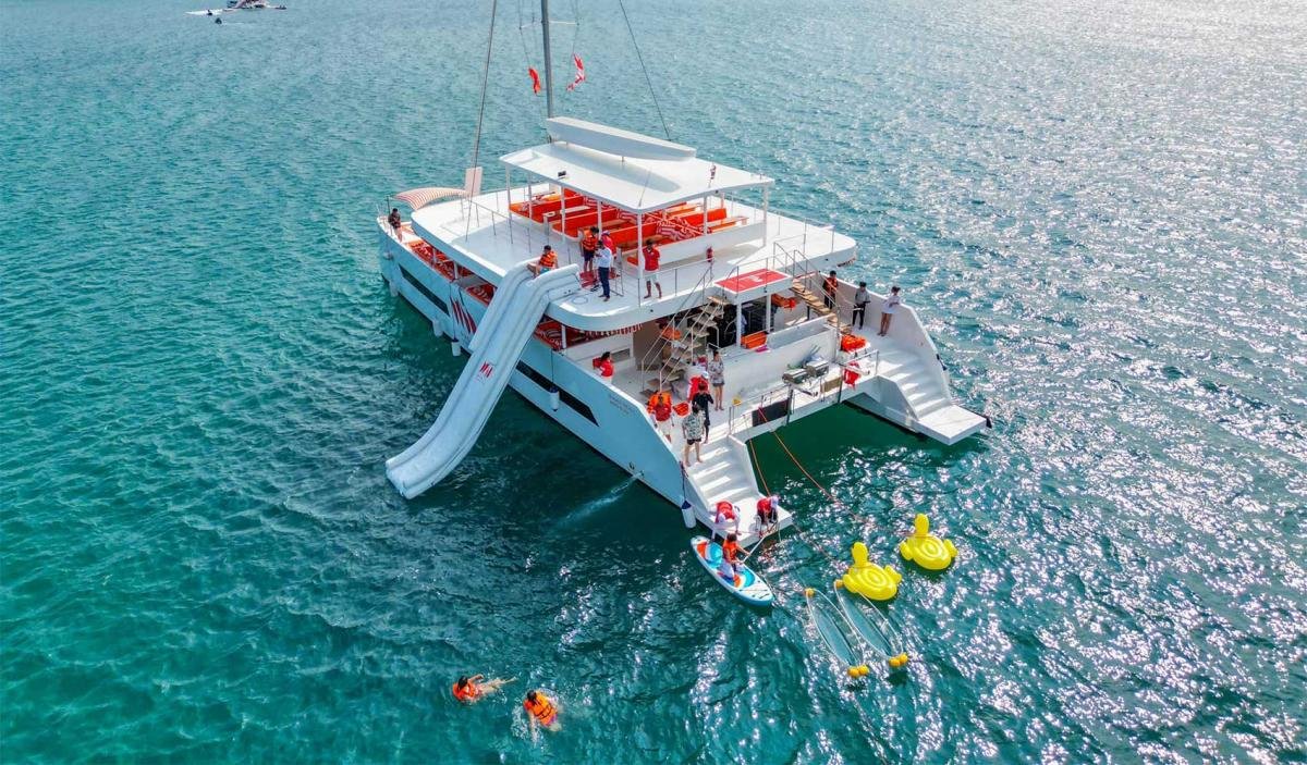 Day 4: Laila Indian Shared Yacht Party Cruise WITH UNLIMITED FOOD  ALCOHOL, AND  5 DANCERS  AND DHOL PARTY